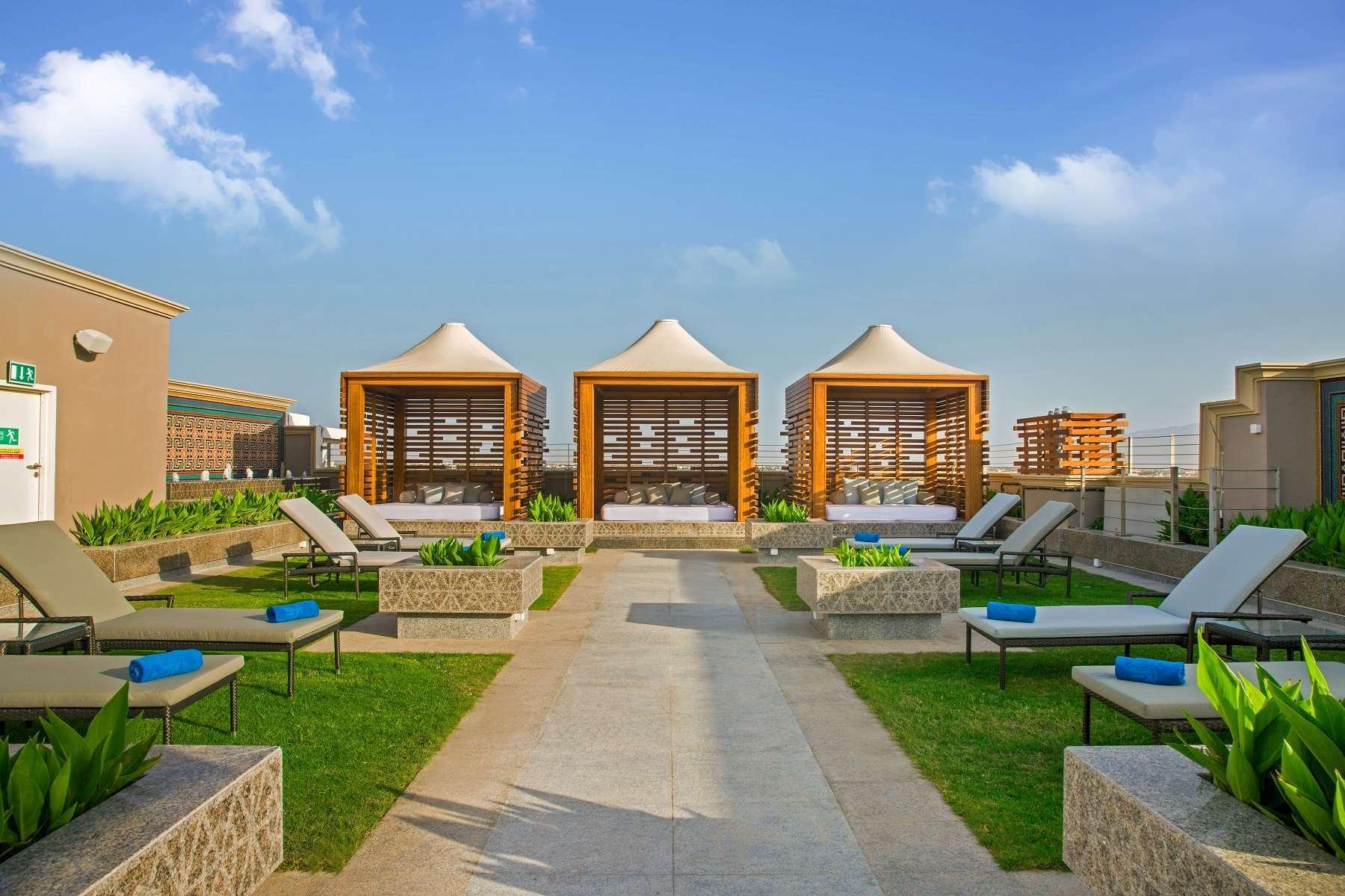 Ayla Grand Hotel Al Ain Exterior photo Rooftop pool at the hotel