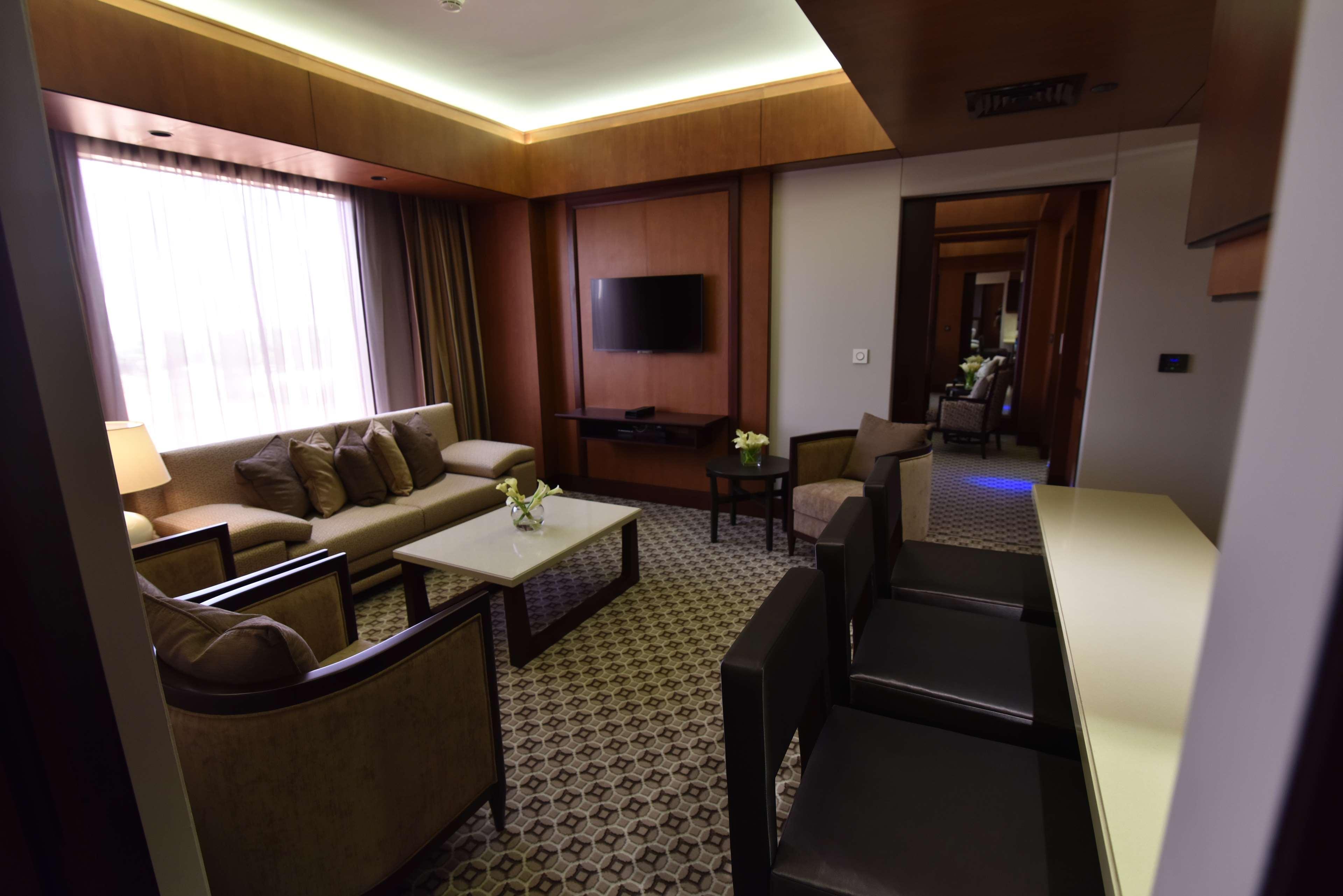 Ayla Grand Hotel Al Ain Exterior photo A suite at the hotel