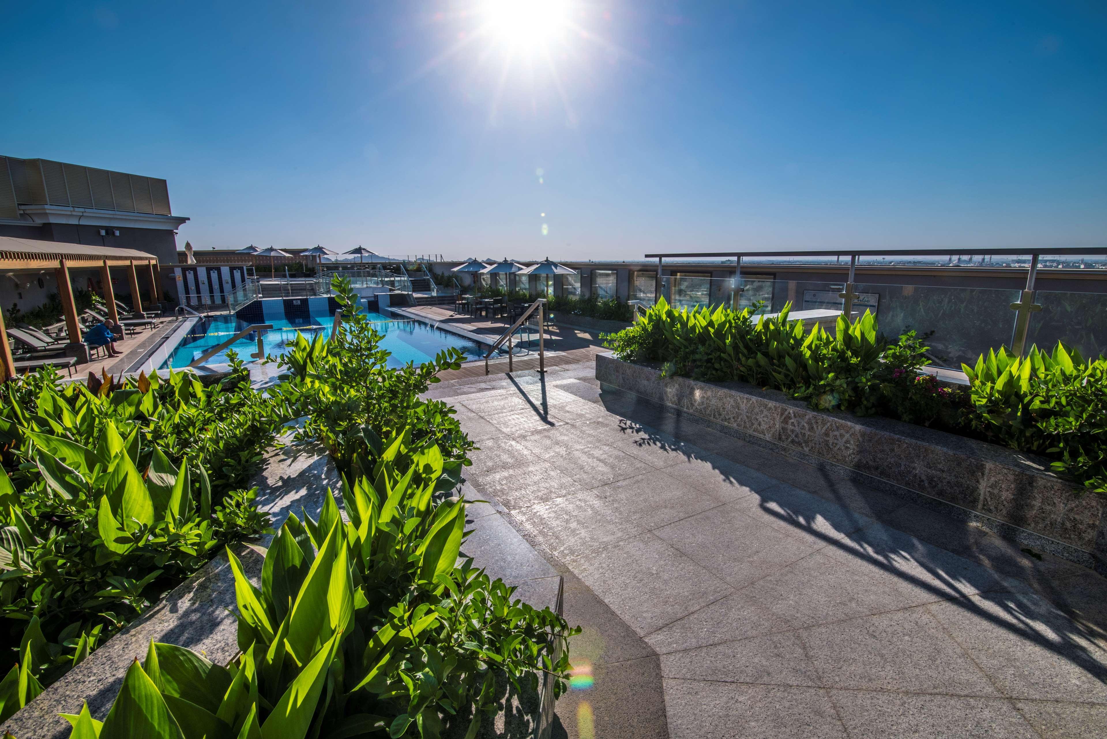 Ayla Grand Hotel Al Ain Exterior photo Rooftop pool at the hotel