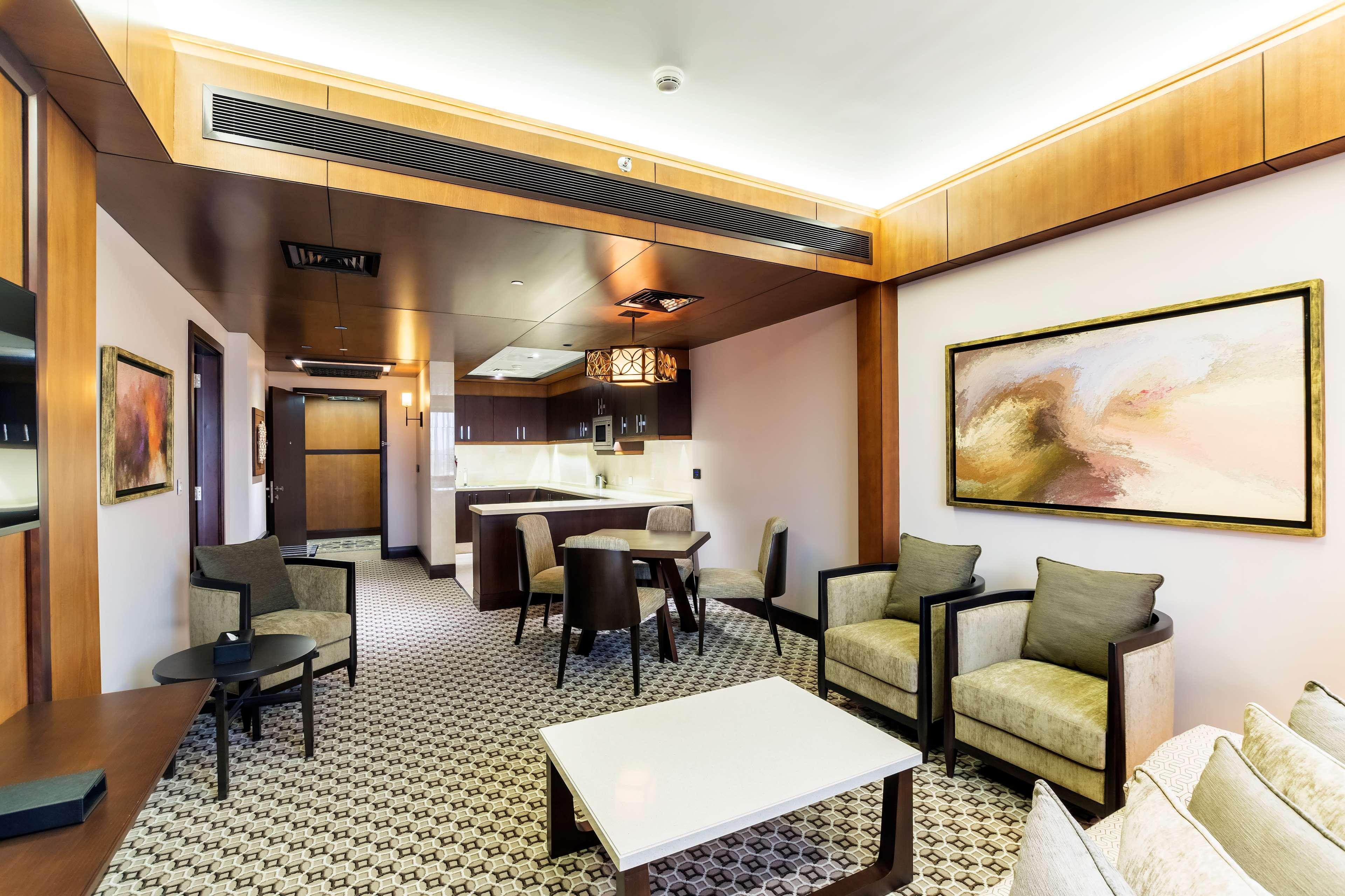 Ayla Grand Hotel Al Ain Exterior photo A suite at the hotel