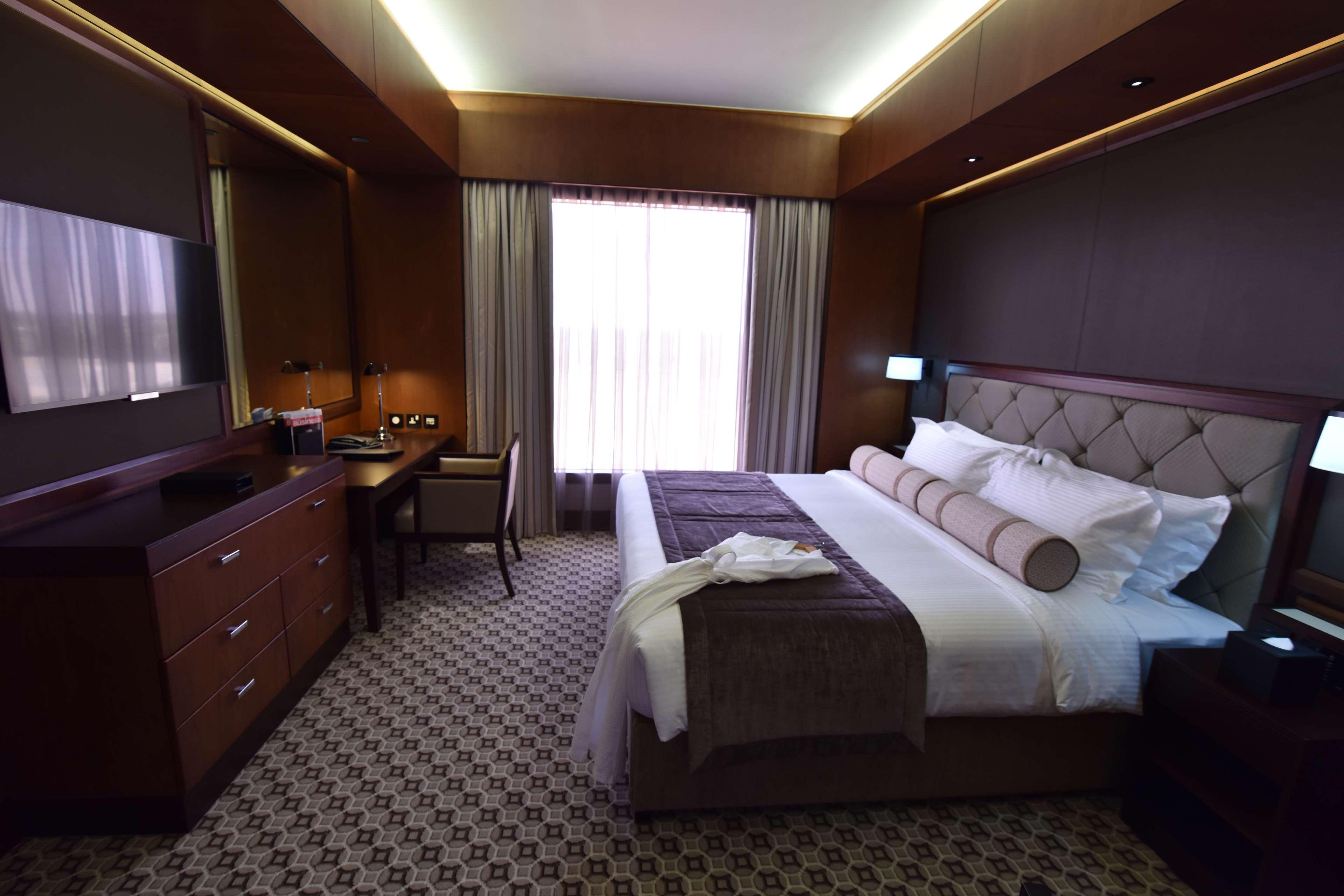 Ayla Grand Hotel Al Ain Exterior photo A bedroom at the hotel
