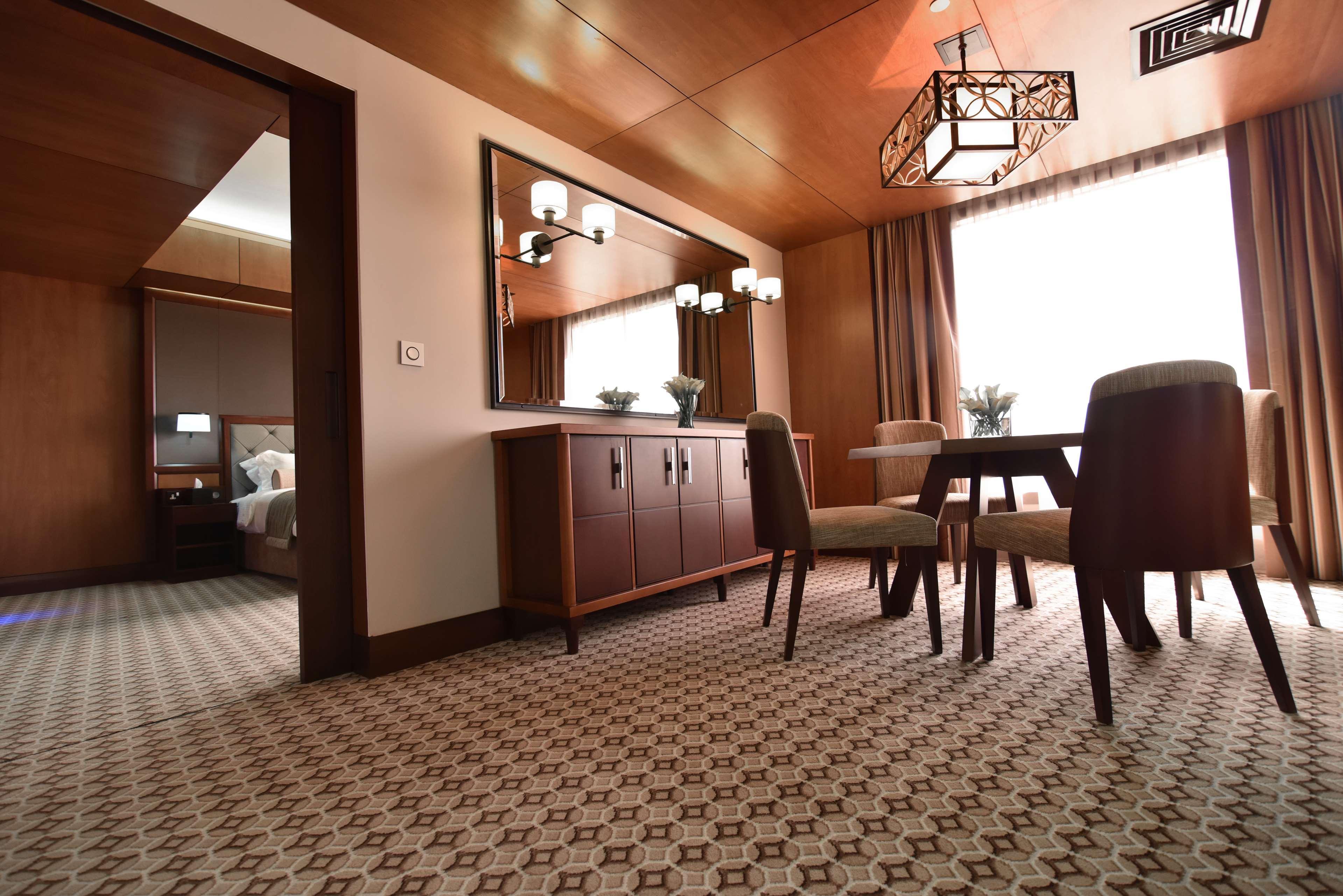 Ayla Grand Hotel Al Ain Exterior photo A suite at the hotel