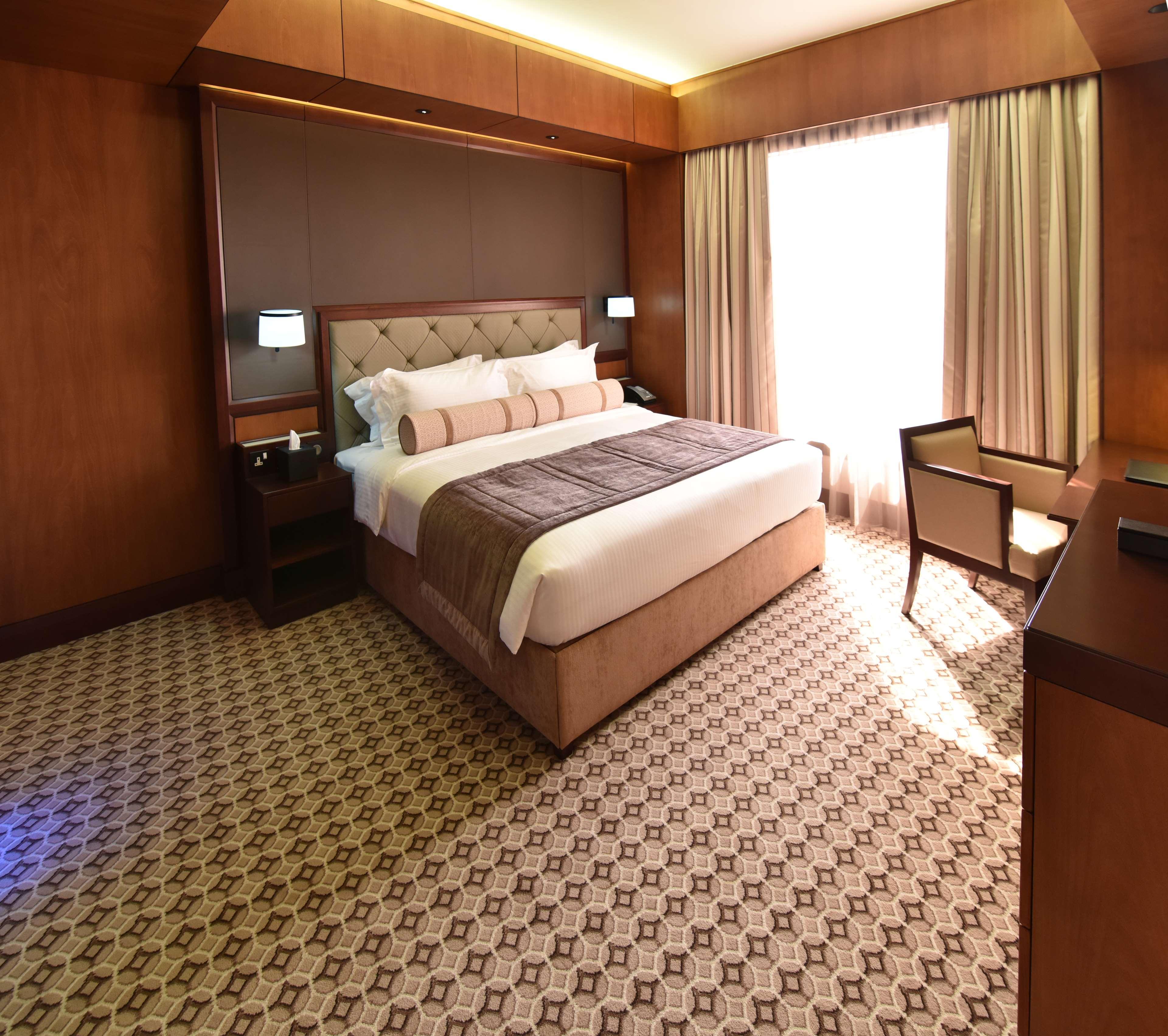 Ayla Grand Hotel Al Ain Exterior photo A bedroom in the hotel