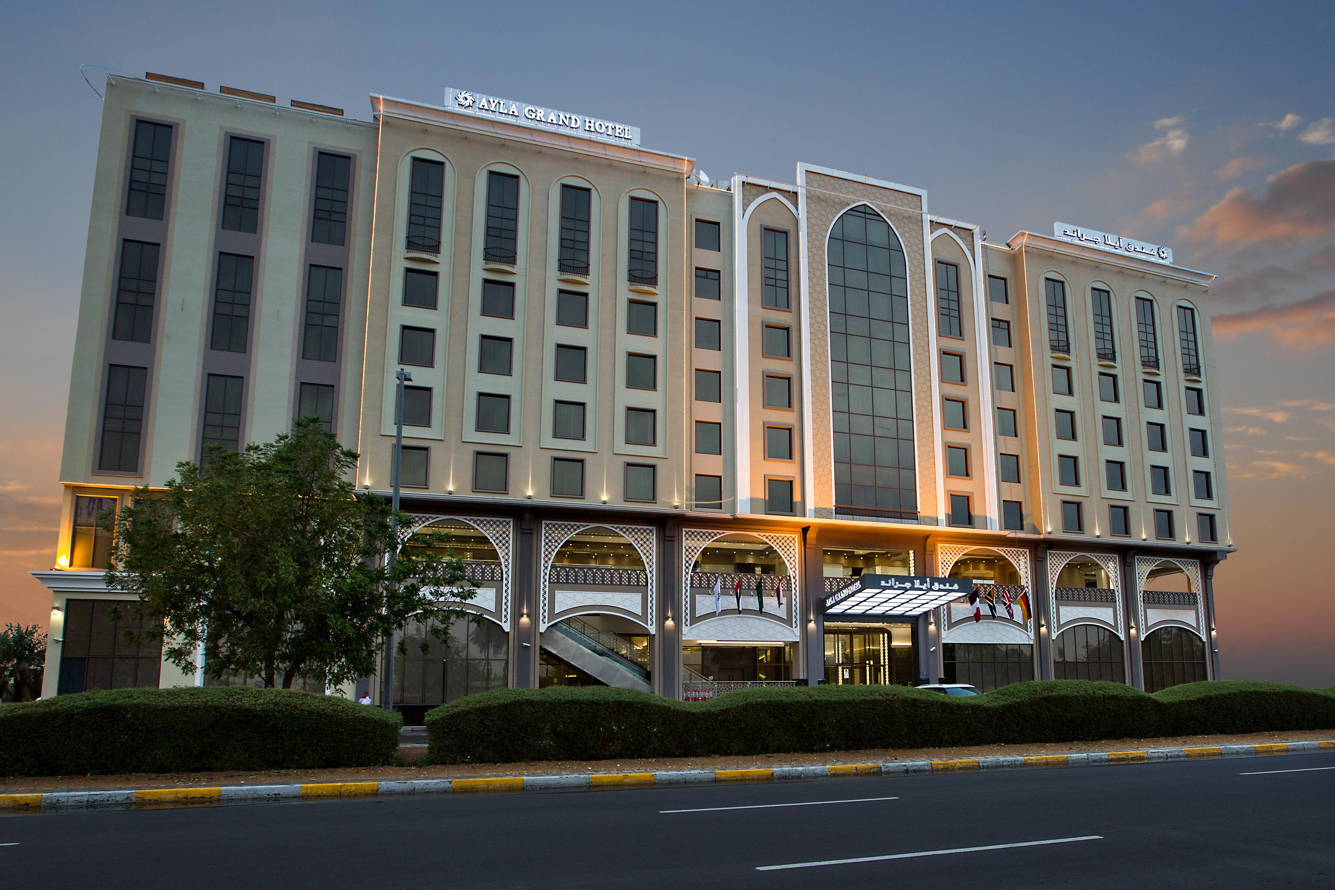 Ayla Grand Hotel Al Ain Exterior photo The hotel in 2012