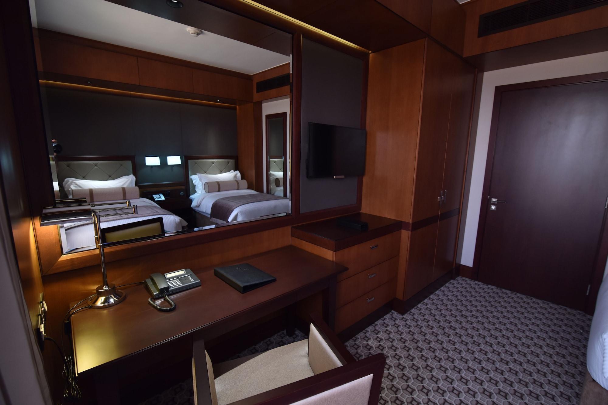 Ayla Grand Hotel Al Ain Exterior photo A room at the hotel