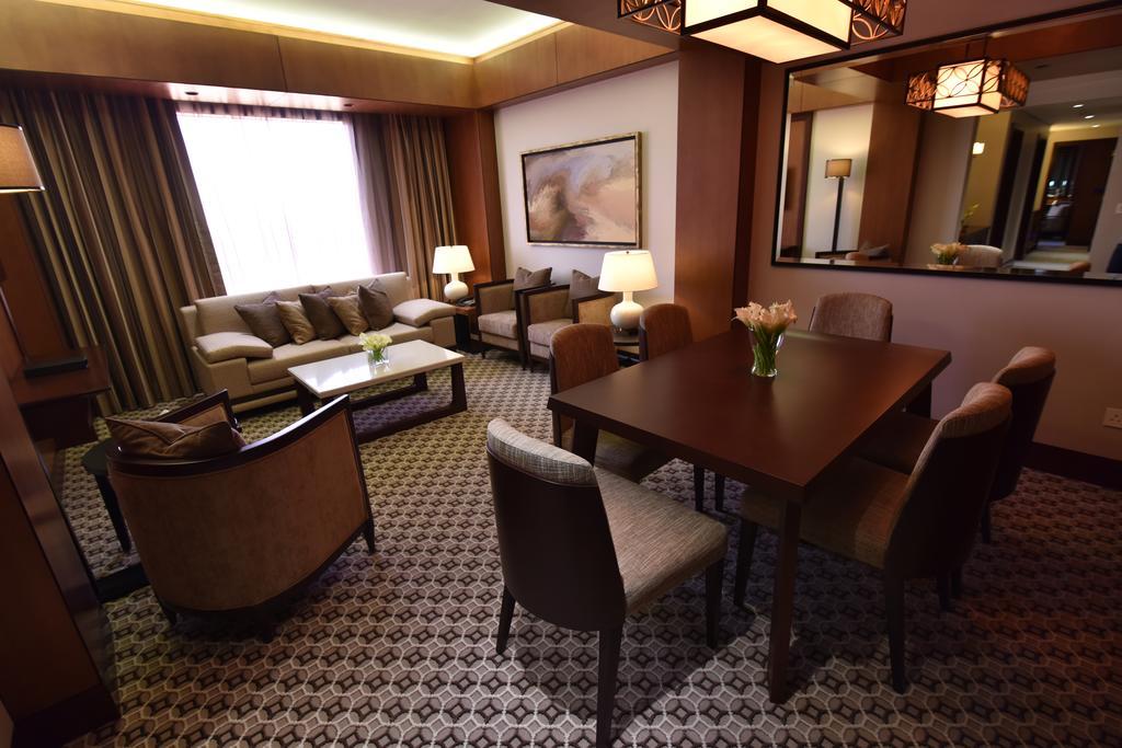Ayla Grand Hotel Al Ain Exterior photo A suite at the hotel